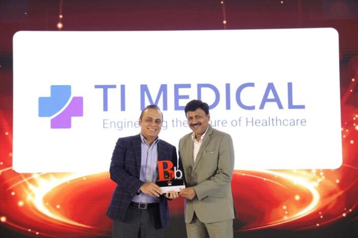 ET Edge Best Healthcare 2025 images while receiving awards (2)